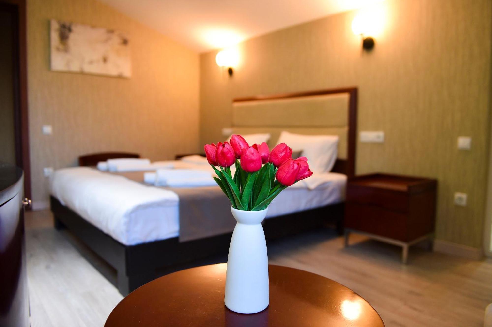 Kraveli Hotel Tbilisi Eksteriør billede