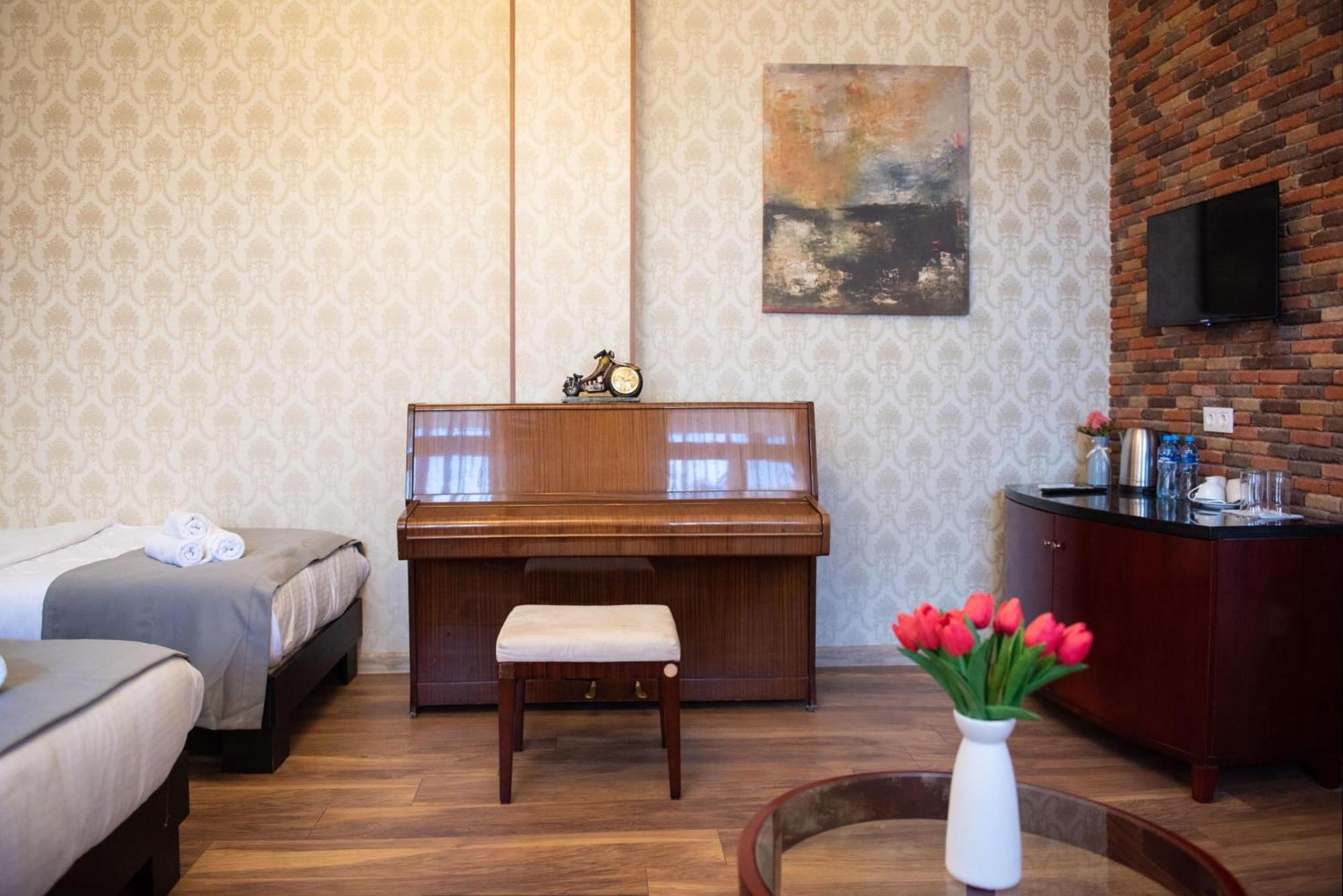 Kraveli Hotel Tbilisi Eksteriør billede
