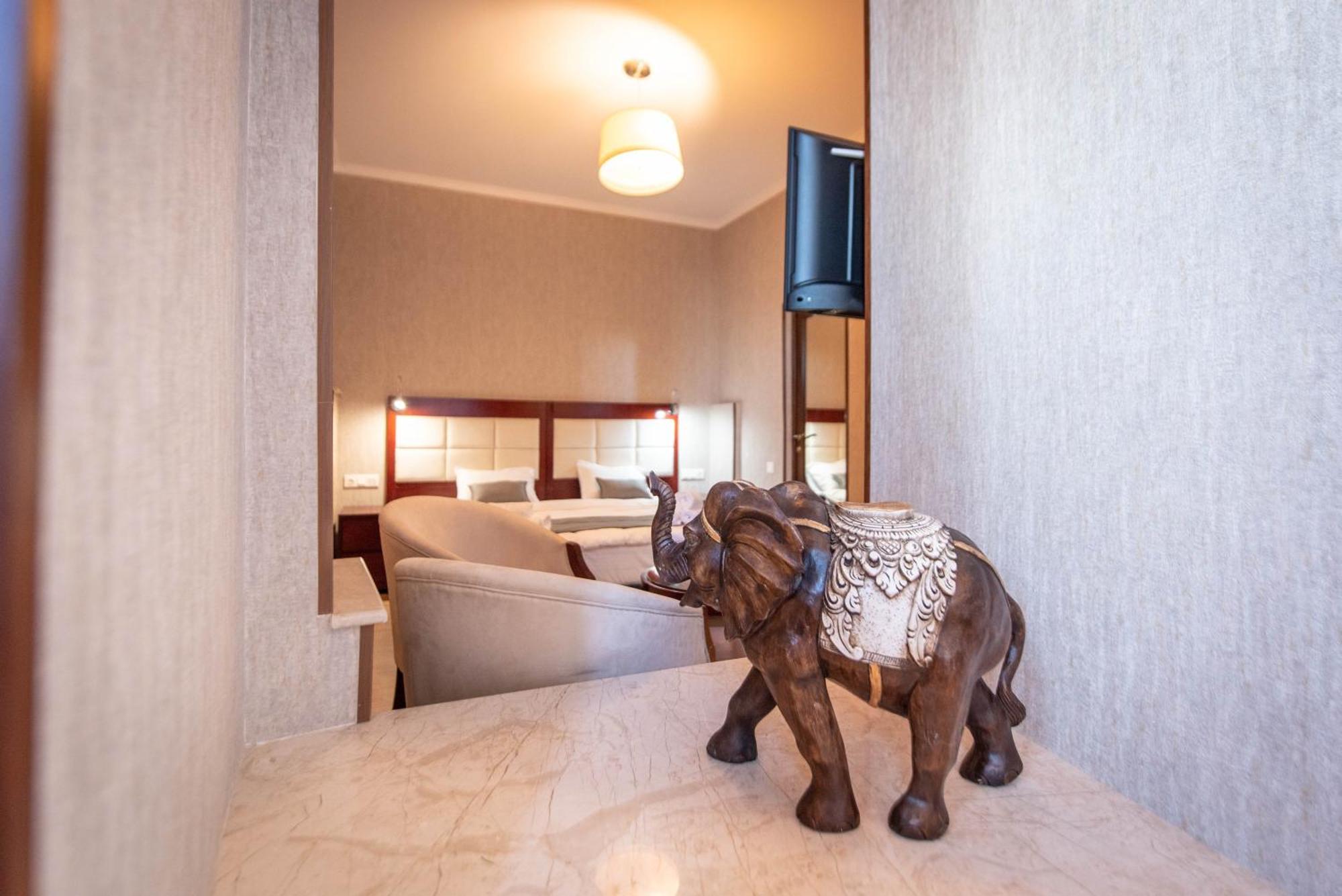 Kraveli Hotel Tbilisi Eksteriør billede