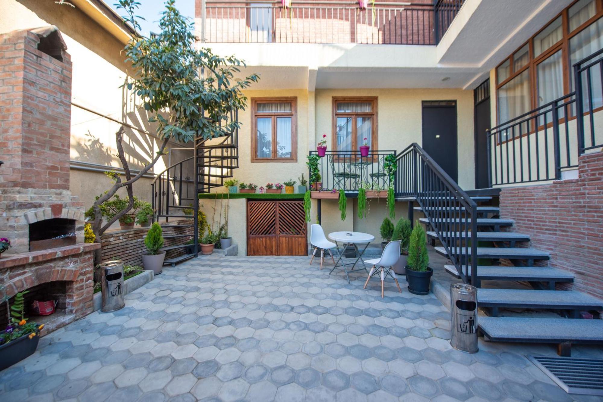 Kraveli Hotel Tbilisi Eksteriør billede