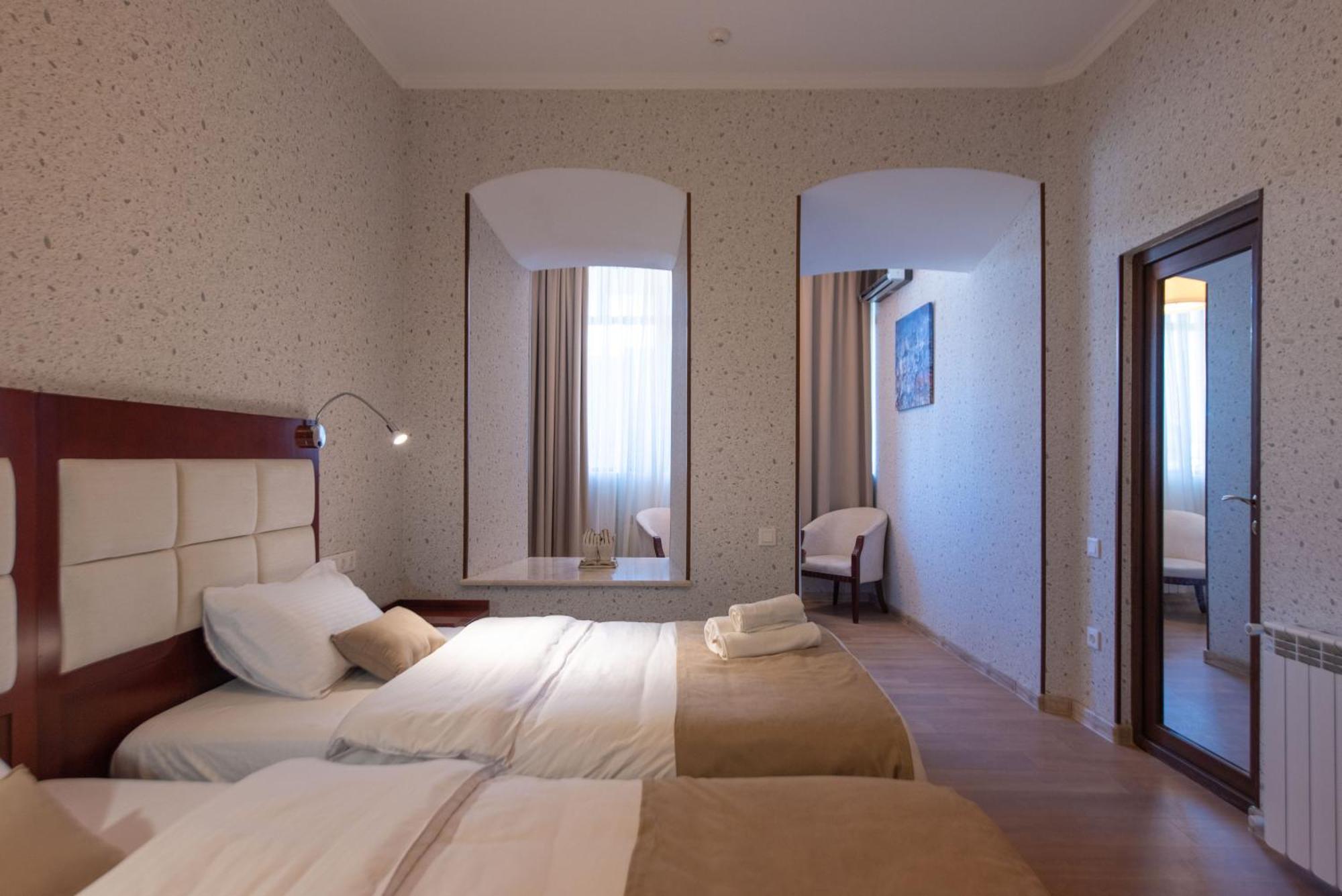 Kraveli Hotel Tbilisi Eksteriør billede