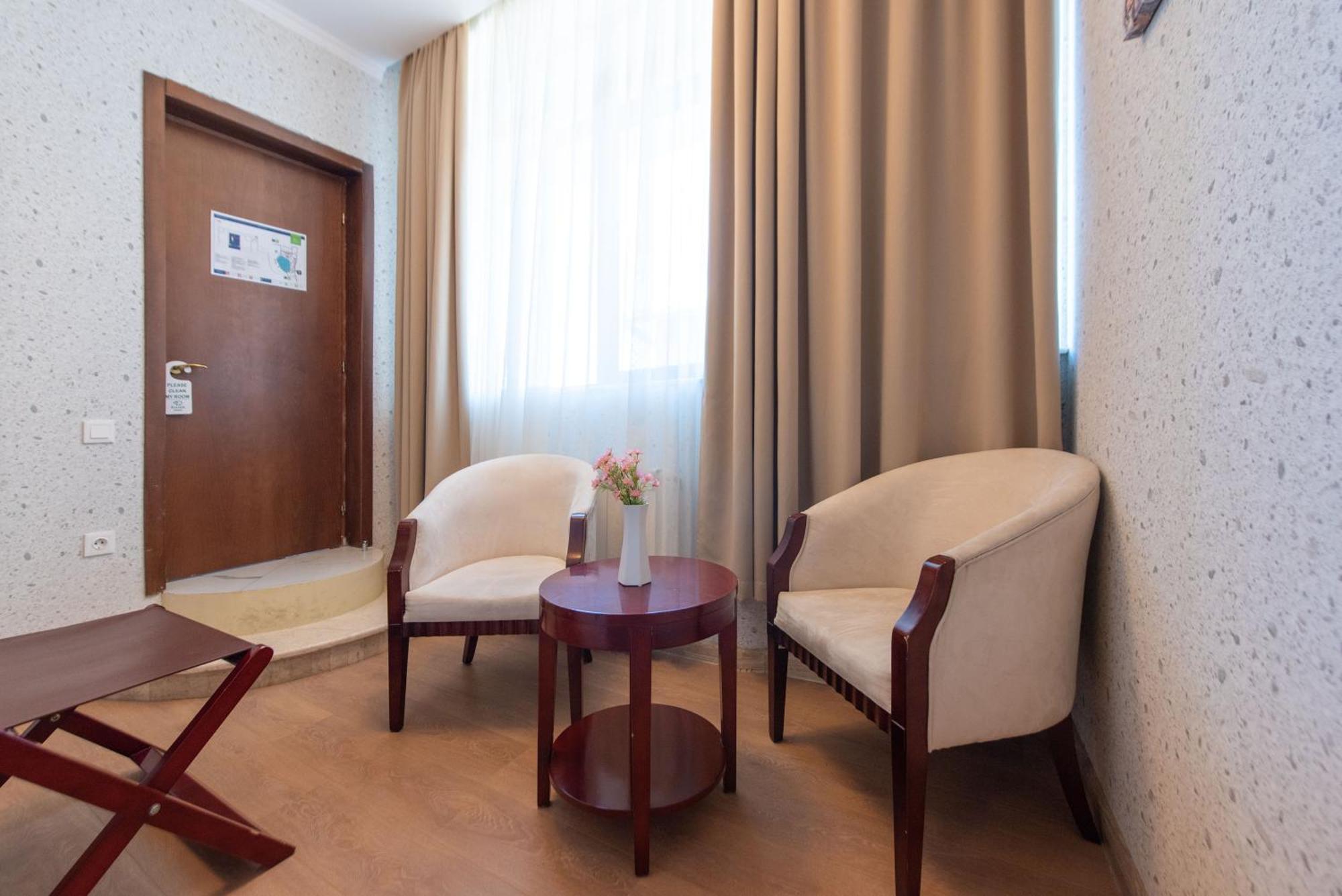 Kraveli Hotel Tbilisi Eksteriør billede